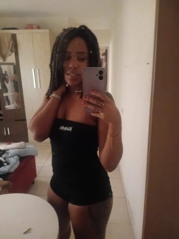 Terapeuta Dandara, vivência corporal com total entrega. 