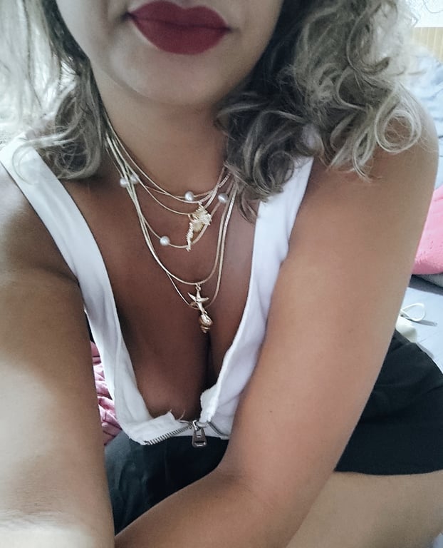 Luise - Entre pausas e toques te convido a relaxar comigo.. 