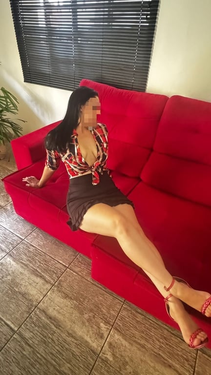 Bibi Massagista carinhosa e liberal com finalização Massagem tântrica