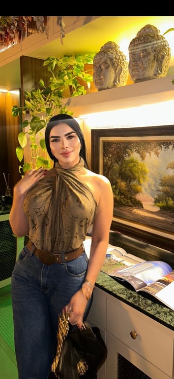 Leona Mahavydea Terapeuta Corporal | Tântrica Massagem