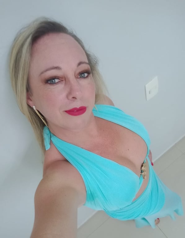 Pren Agni Massoterapeuta e Terapeuta Tântrica