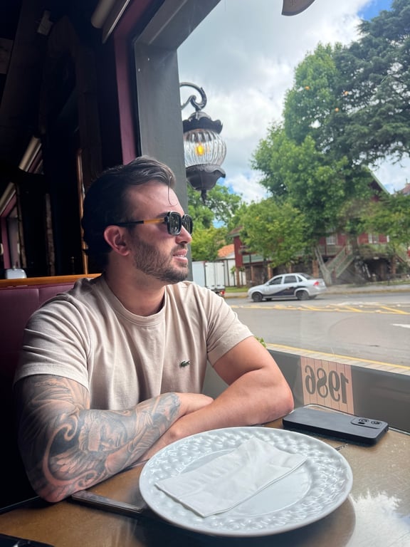 Pabllo massoterapeuta e terapeuta tântrico 