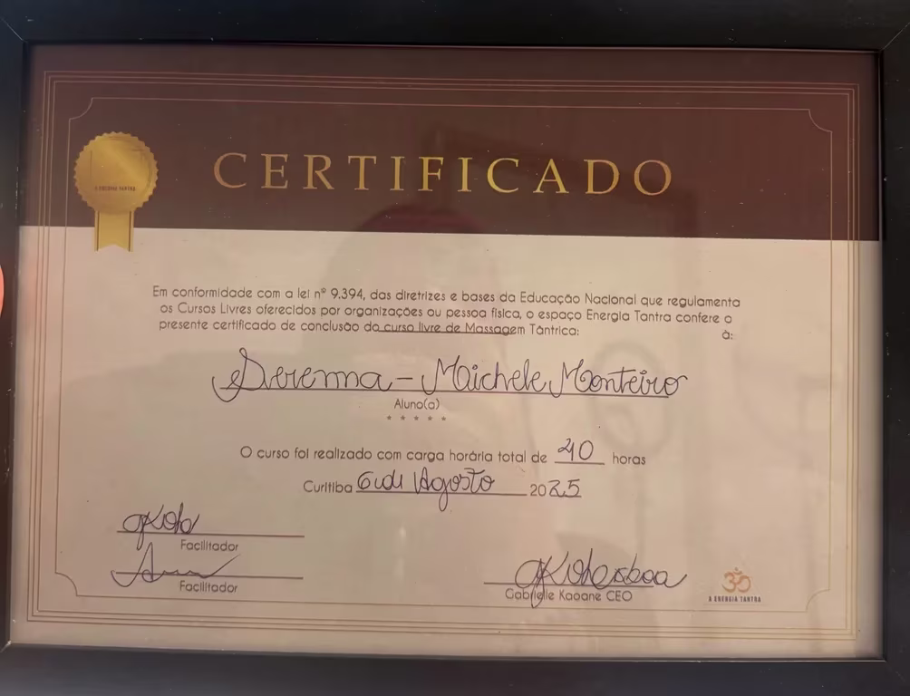 Terapeuta Serenna — Expert em Experiências Sensoriais de alto padrão Massagem