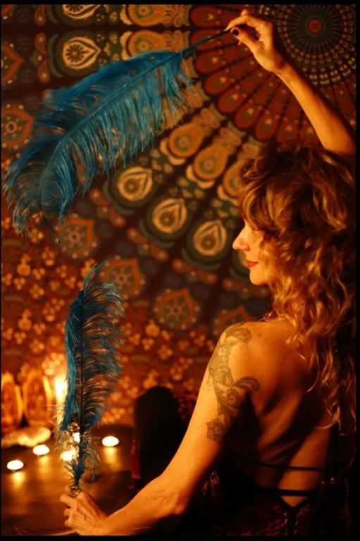 Maya Rajni Massoterapeuta Tântrica Massagem nuru em