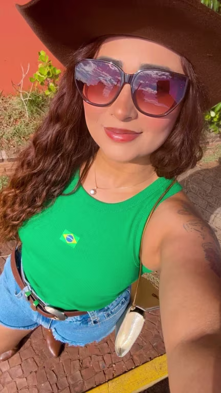 Helen Del Conti Especialista em massagem Nuru… Massagem nuru em
