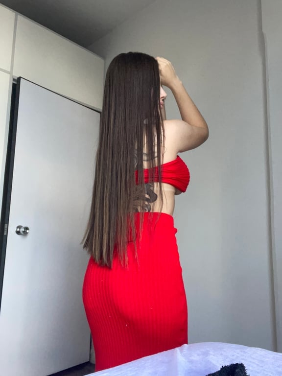 Lívia Andrade Massagista - formada há 4 anos Massagem nuru