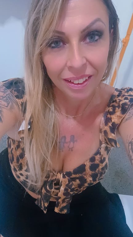 Amanda Schimidt desfrute de uma massagem plena! Massagem