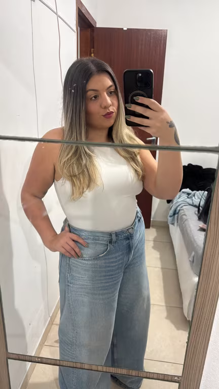 Caroline – Massagem Relaxante Especial com Atendimento em Local
