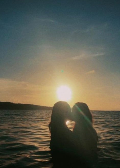 Luna e amigas. Massagem sensual