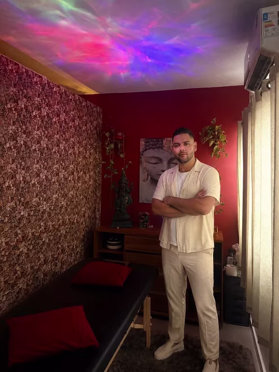 Alves Massoterapeuta e Terapeuta Tântrico Massagista em