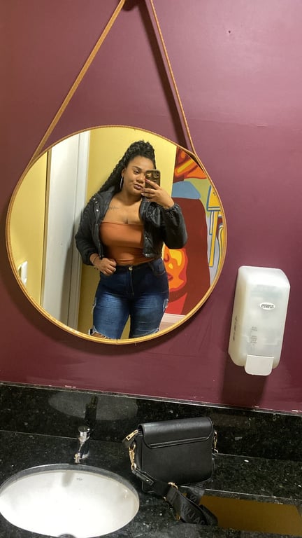 Nicolly- Toque delicado e sensual Massagem nuru em