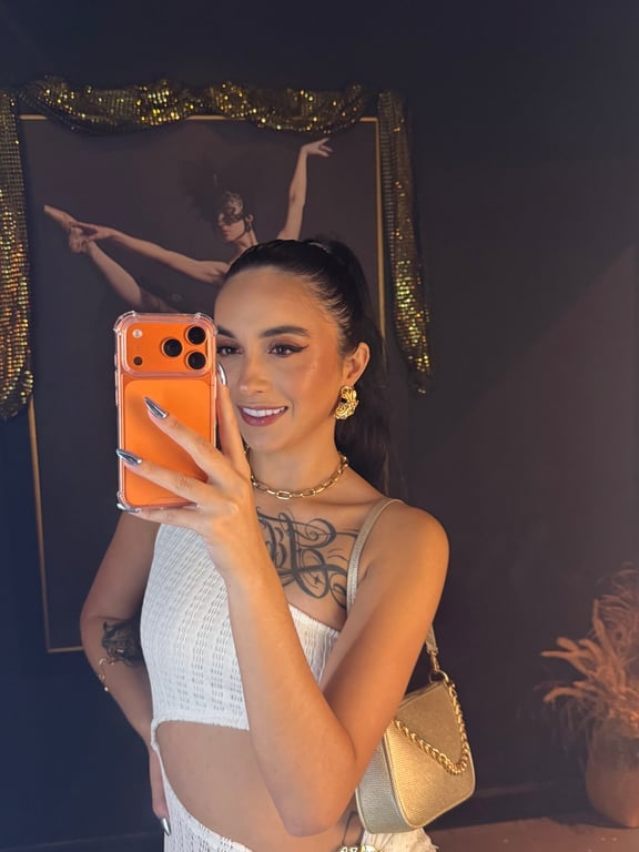 Lorenna/ Nuru, relaxante, Tântrica e vivência . Curitiba Massagista em