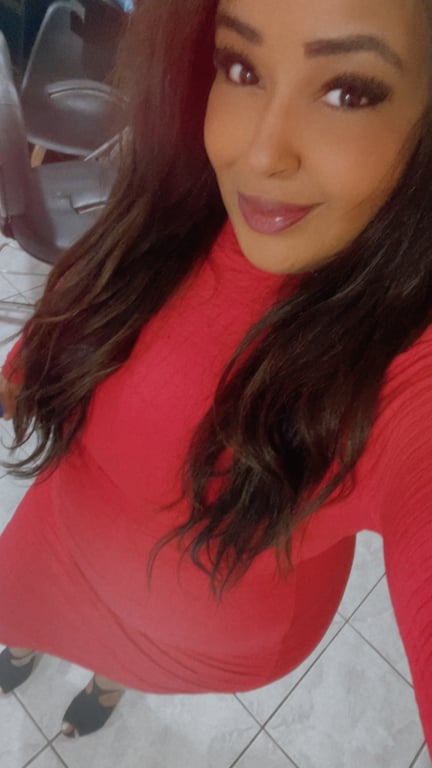 Nicolly ,massagens com penetração 