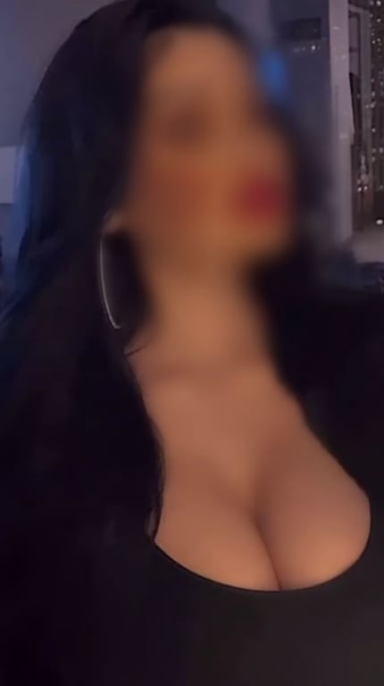 Sabrina massagista especialista em Nuru e relaxante 