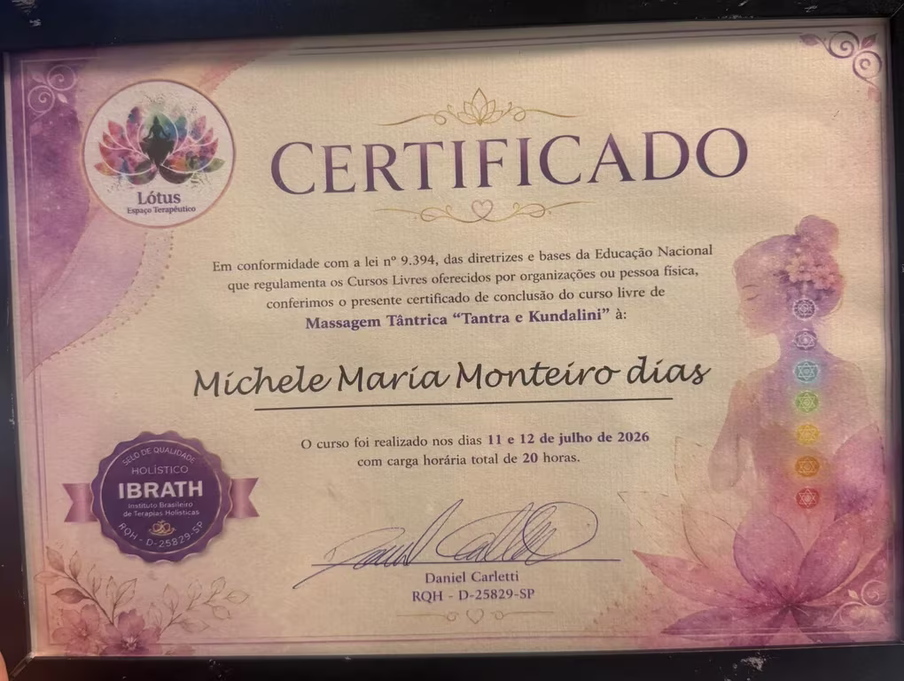 Terapeuta Serenna — Expert em Experiências Sensoriais de alto padrão Massagem