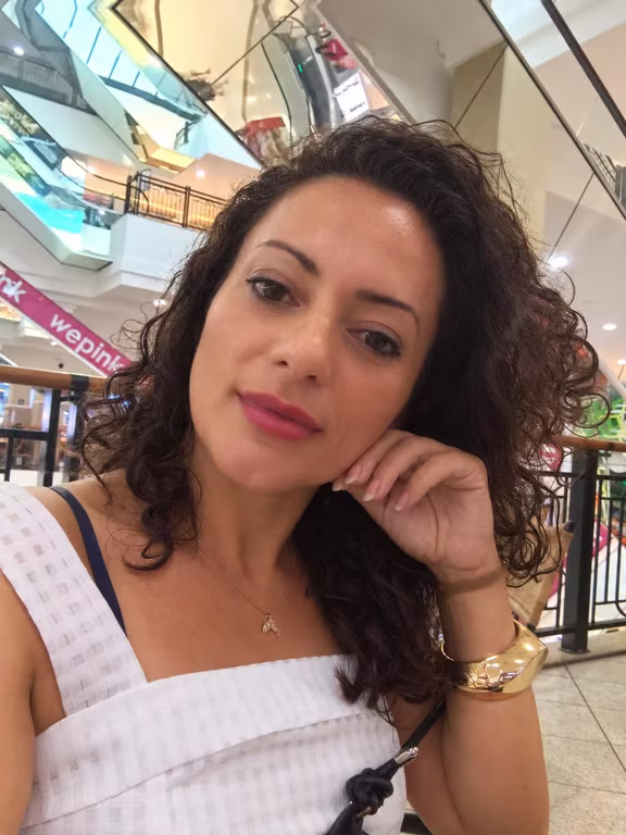 Milena Rocha Nuru + Lingam conduzidos com doçura. Experiência Única Massagem