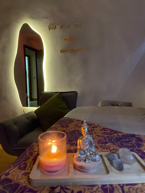 Oi! Sou a Iza, muito prazer, sua melhor pausa em Brasília! Vem relaxar Massagem
