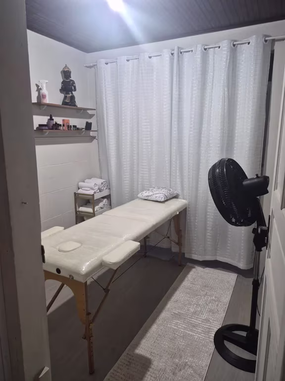 Bruna Massagista | Seu corpo pede uma pausa, sua mente também Massagem em