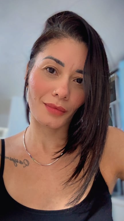 terapeuta Akemi- especialidade em massagem Nuru oriental , tantrica, desportiva Akemi- especialidade em massagem Nuru oriental , tantrica, desportiva