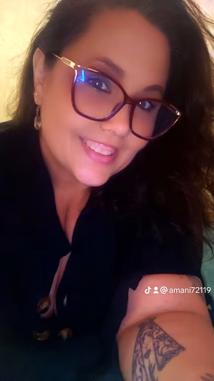 Júlia, Massoterapeuta, Sexóloga e Terapeuta