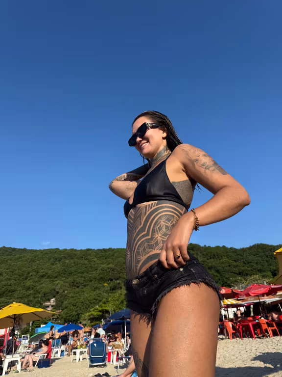 Kairis | Te conduzo pelo sentir, da presenca plena ao prazer absoluto. Massagem