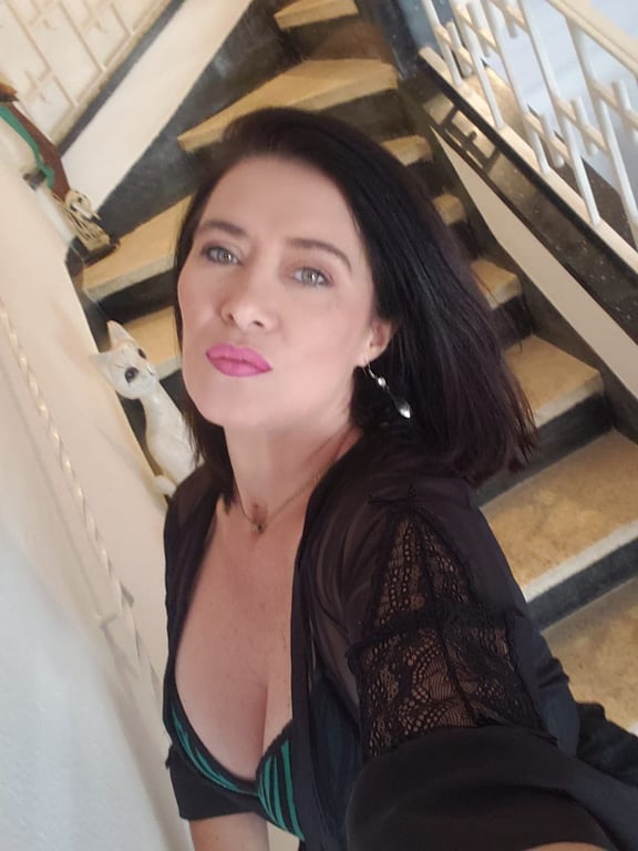 Sexóloga e Milfe Sol especialista em massagem Massagem sensual