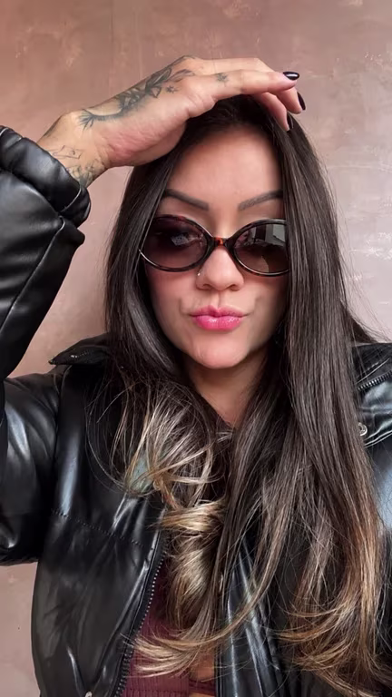Uma verdadeira massagista de mão cheia, maravilhosa, venha relaxar. Massagem em