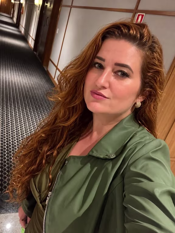 Ethyenne massoterapeuta tântrica sensitiva, com intensão a cada toque! Massagem