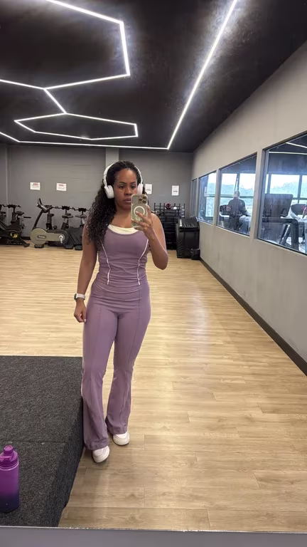 Francine Santos Massoterapeuta e Estética Avançada Massagem