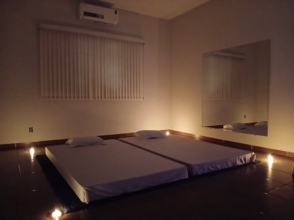 Tahul Spa Massagem | Ambiente discreto, confortável e aconchegante Massagista em