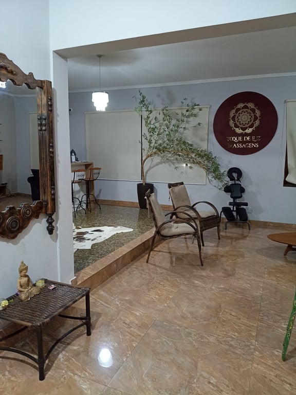 terapeuta ToqueDeLuz | Massagens Terapêuticas e Sensuais com Conforto ToqueDeLuz | Massagens Terapêuticas e Sensuais com Conforto