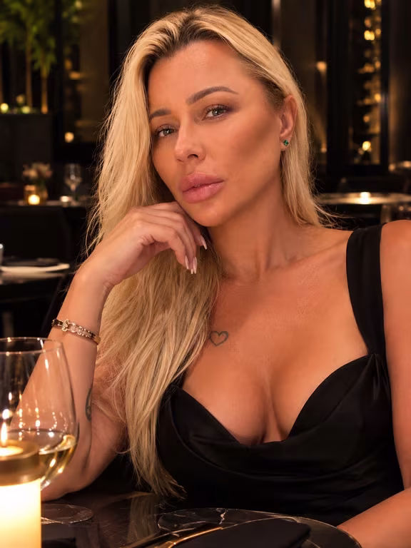 MARY MASSAGEM NURU. Deslisando todo o meu corpo sobre o seu . Massagem em