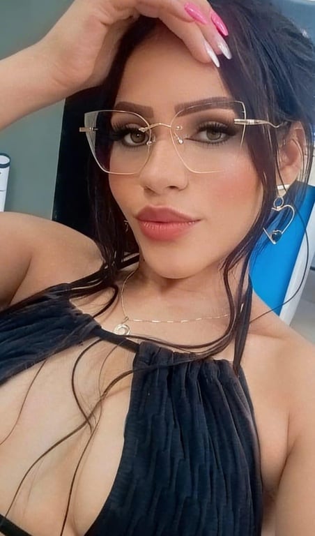Olá sou Terapeuta Thay, venha conhecer a melhor massagem.. Massagem
