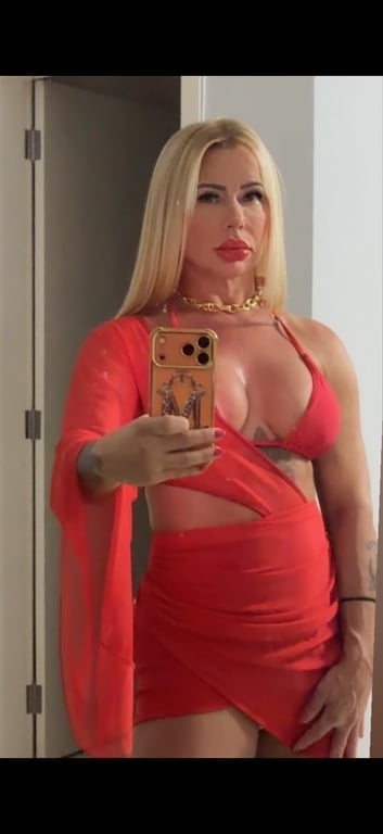 Massagem nuru. Deslisando meu corpo sobre o seu