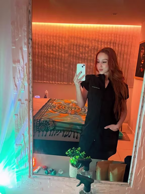 Lara Massoterapeuta * Relaxante / Tântrica/ Nuru/ Vivência Massagem