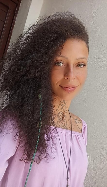 terapeuta Mari - Relaxante/Tântrica/Nuru/depilação/limpeza de pele/sobrancelhas Mari - Relaxante/Tântrica/Nuru/depilação/limpeza de pele/sobrancelhas