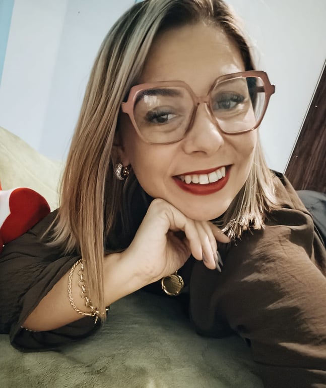 Geovana Massoterapeuta e Terapeuta ! Sai8hba Mais!