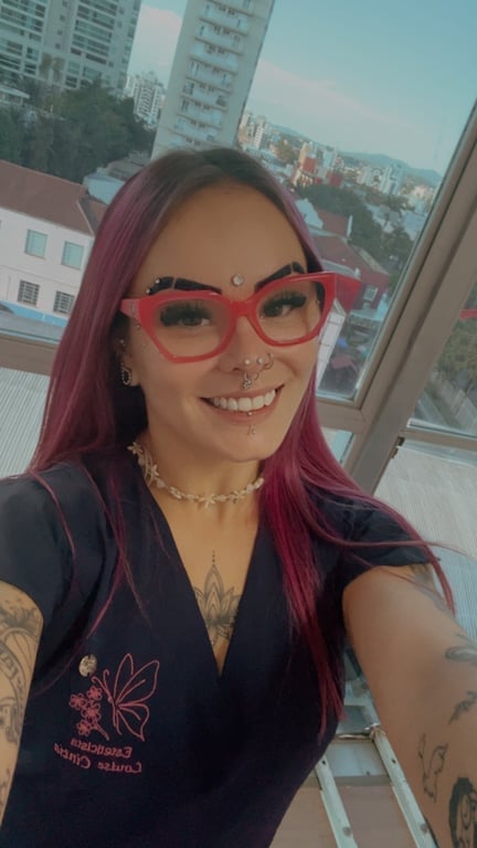 terapeuta Louise Cintia Estetica facial e corporal Louise Cintia Estetica facial e corporal