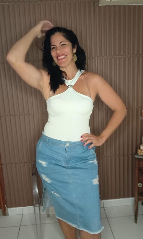 Olá, sou Vevê e trabalho com vários tipos de massagens. 