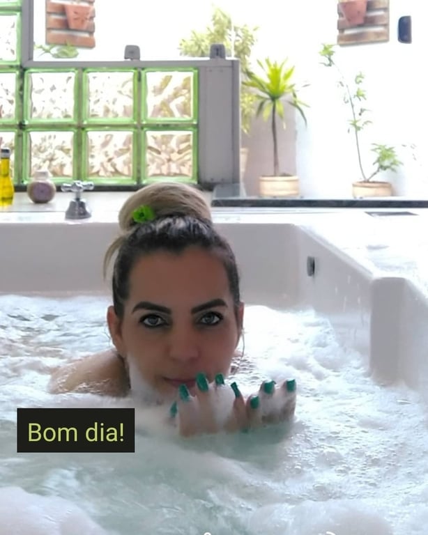 terapeuta Massagem nuru e depilação masculina na cera e máquina Massagem nuru e depilação masculina na cera e máquina