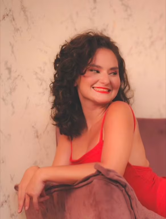 Vick eu posso te entregar o que você precisa na pausa do seu dia Massagem tântrica no