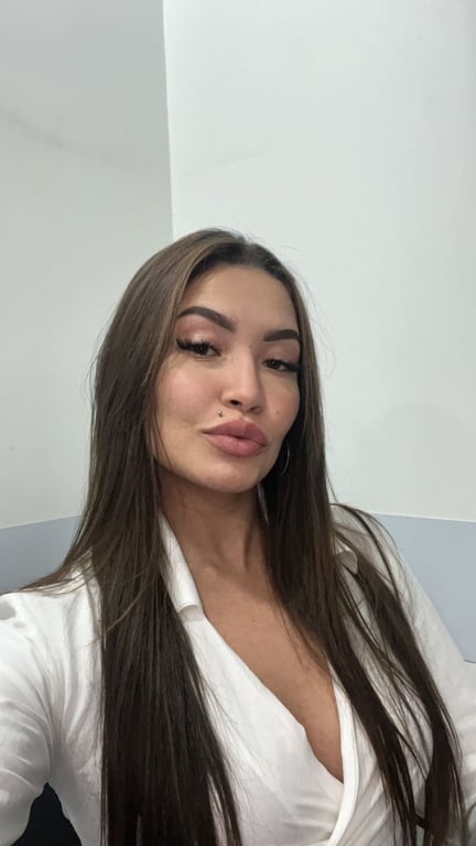 Sabrina Massagista sensual e terapêutica 