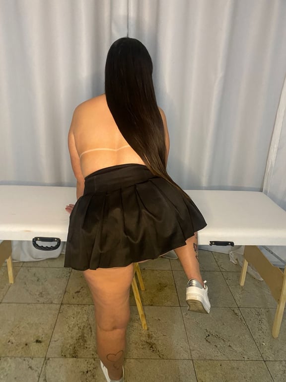 Laís venha desfrutar de um momento único e relaxante. Massagem nuru em