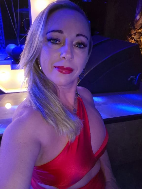 Pren Agni Massoterapeuta e Terapeuta Tântrica Massagem sensual