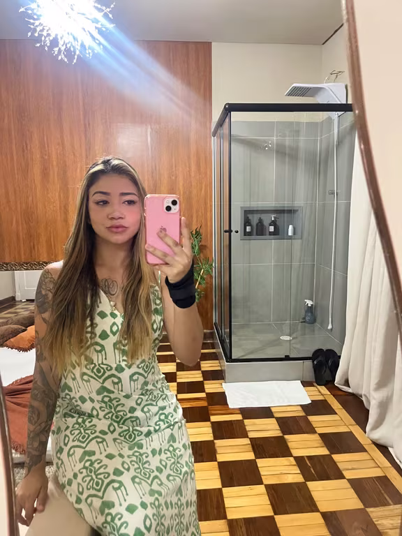 Mirela massoterapeuta venha ter um momento único e inesquecível Massagem