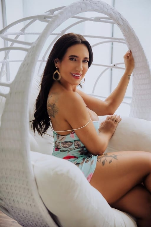 Antonella sem censura…Assine e vá além !!