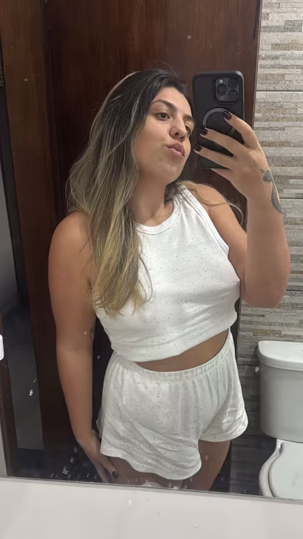 Caroline – Massagem Relaxante Especial com Atendimento em Local Massagem tântrica em