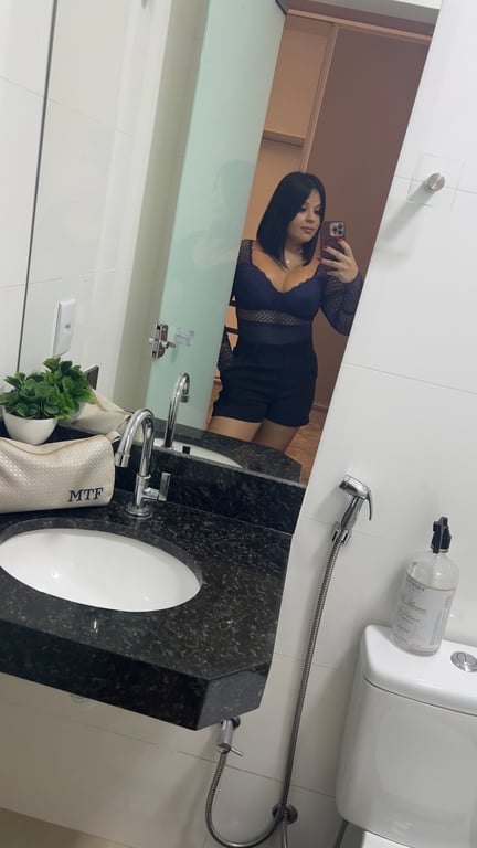 Laura – Atendimento Sensorial Exclusivo ALTO PADRÃO Massagem