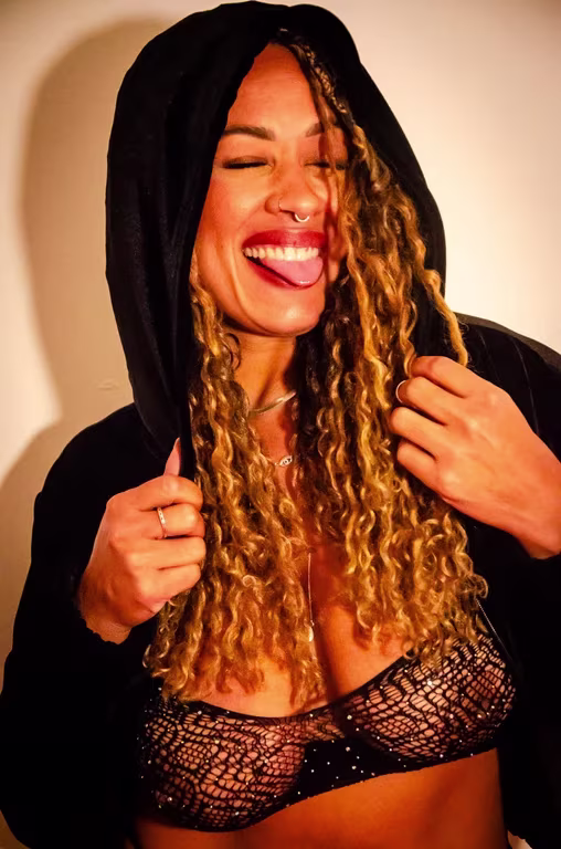 DANI Carioquinha sua massagista bissexual Massagem tântrica DANI Carioquinha sua massagista bissexual Massagem tântrica
