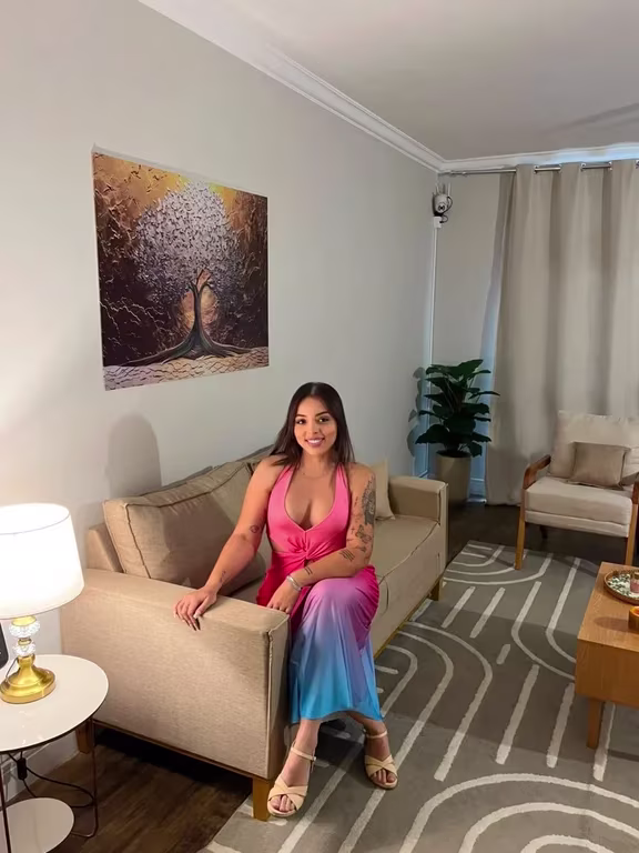 Livia Especialista Nuru / Karoline Spa Massagem tântrica em